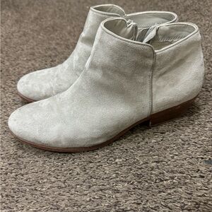 Cream/tan booties